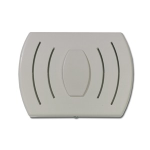 Weiße, rechteckige Kunststoffabdeckung mit geschwungenen Schlitzen in der Mitte.