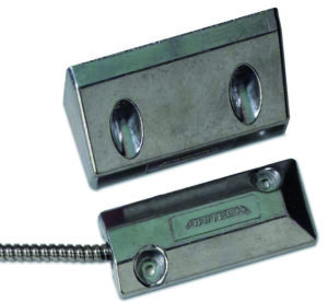 Zwei metallische Sensoren mit der Aufschrift "ARITECH", verbunden durch ein Metallkabel. Die obere Einheit hat zwei ovale Öffnungen für Schraubenbefestigungen.