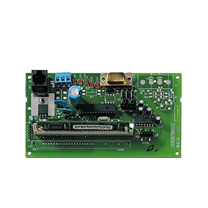 Eine grüne Leiterplatte mit verschiedenen elektronischen Komponenten und einem Microchip in der Mitte.