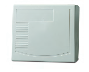 Ein rechteckiger, grauer Kunststoffkasten mit strukturierten Linien auf der Vorderseite, möglicherweise ein Gehäuse für elektronische Geräte.