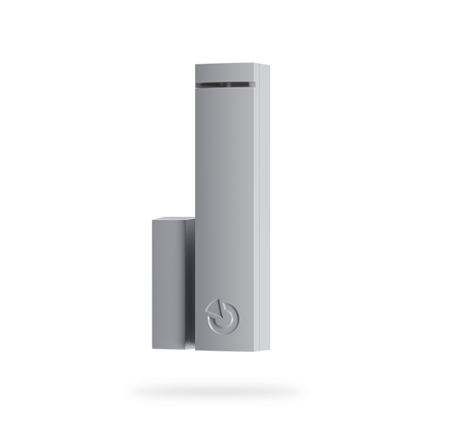 Graues elektronisches Gerät in einem schlichten, modernen Design mit einem runden Logo darauf und einem abnehmbaren Teil.