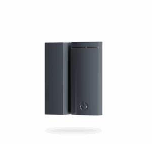 Ein schwarzer, rechteckiger, technischer Sensor mit abgerundetem Design und einem Symbol auf der Vorderseite, das einen Pfeil darstellt.