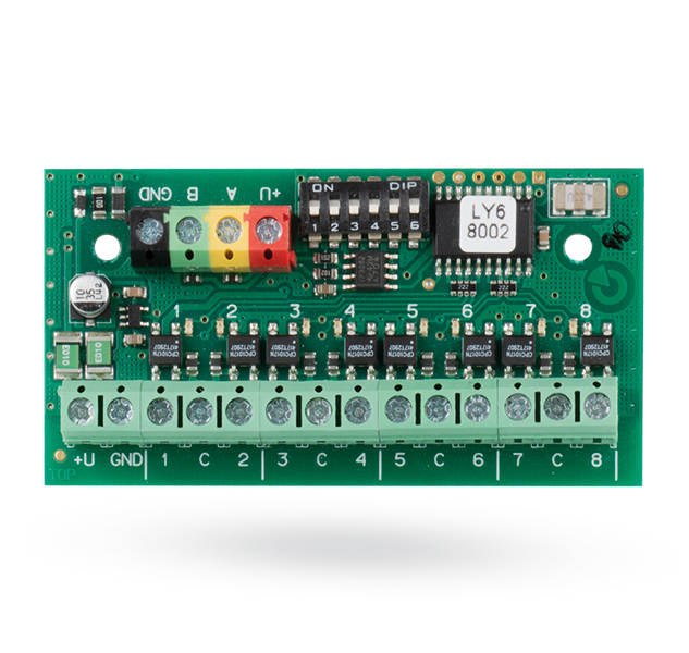 Grüne Leiterplatte eines elektronischen Geräts mit mehreren Anschlüssen, DIP-Schaltern und einem Chip; markiert mit „LY6 8002“.