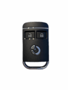 Schwarzer Autoschlüssel mit zwei Tasten zum Entriegeln und Verriegeln sowie einem verchromten Emblem darunter.