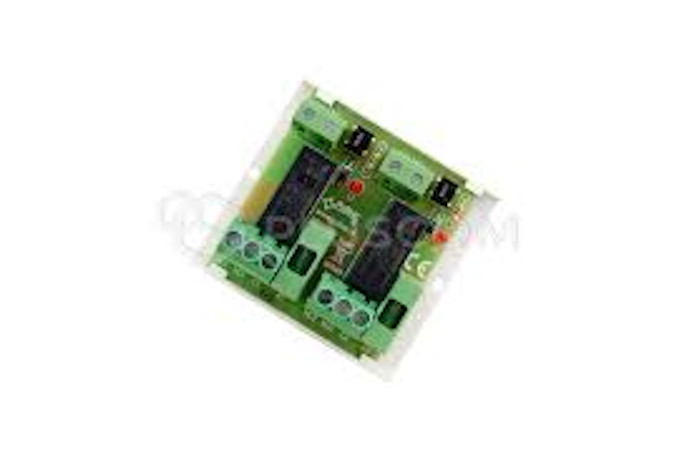 Grüne elektronische Schaltung, die zwei Relais, eine rote LED und mehrere Anschlussklemmen zeigt, auf einer weißen Hintergrundfläche.