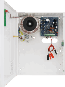 Innenansicht eines geöffneten Gehäuses mit einem Transformator und einer Leiterplatte, auf der verschiedene elektronische Komponenten montiert sind, sowie farblich markierten Kabeln und Klemmen.
