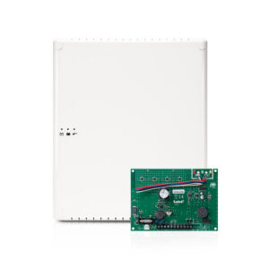 Ein weißes elektronisches Gehäuse neben einer grünen Leiterplatte mit elektronischen Komponenten und Verbindungen.