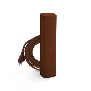 Braune, längliche Steckdose mit Kabel und Stecker in einfacher, klarer Form.