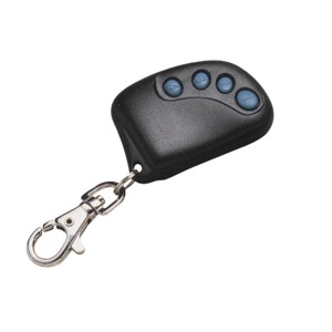 Schwarzer Funkschlüsselanhänger mit vier blauen Tasten und einem silbernen Karabinerhaken.