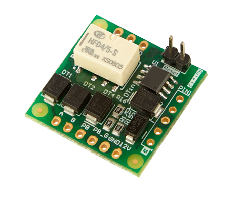 Ein grünes elektronisches Modul mit mehreren integrierten Schaltkreisen, Kondensatoren und einem Relais auf einer Platine.