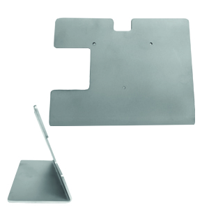 Metallplatte mit rechteckiger Form und Einkerbungen sowie zwei Löchern, auf einem weiteren Bild in angewinkelter Position dargestellt.