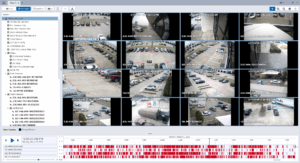 Überwachungssoftware-Benutzeroberfläche mit mehreren Kameraansichten, die ein Parkplatzgelände zeigen, einschließlich Zeitstempel, Bewegungsüberwachung und Kameralisten auf der linken Seite.