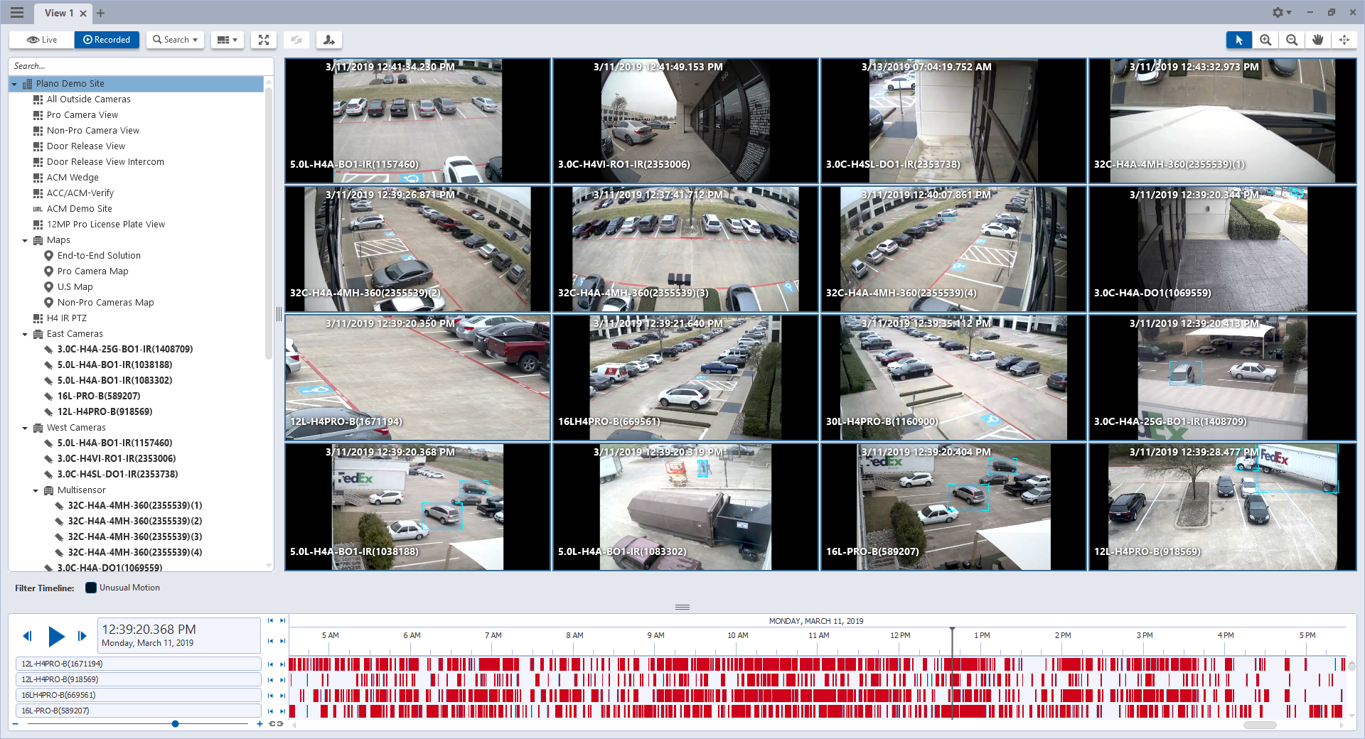 Mehrere Überwachungskamerabilder in einer Überwachungssoftware mit einer Ansicht von Parkplätzen, Autos und Bürogebäuden, angezeigt in einer Rasteranordnung. Links zeigt eine Baumstruktur die Kameraansichten, rechts unten Bewegungserkennungsdaten über einen Zeitverlauf.