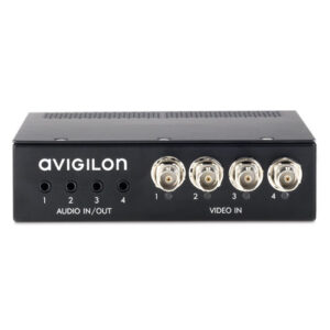 Ein schwarzer AVIGILON Video- und Audio-Input-Adapter mit vier Audioeingängen und vier Videoeingängen auf der Vorderseite.
