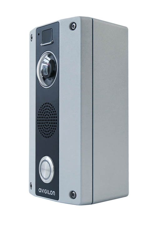 Eine silbergraue Gegensprechanlage von Avigilon mit Kamera, Lautsprecher und Klingelknopf in einer schwarzen Frontplatte.