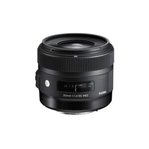 Sigma 30mm 1:1.4 DC Objektiv in schwarzer Farbe mit einer 62mm Filtergewindegröße.