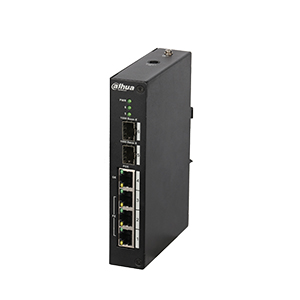 Ein schwarzer Netzwerk-Switch mit mehreren Ethernet-Anschlüssen und zwei Fiber-Ports an der Vorderseite.