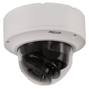 Weiße Dome-Überwachungskamera der Marke Pelco mit transparentem Gehäuse, das die Kameraoptik sichtbar macht.