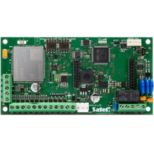 Eine grüne elektronische Leiterplatte mit verschiedenen Chips, Steckverbindern und anderen elektronischen Komponenten, mit der Aufschrift 'Satel' und 'GSM-X-LTE'.