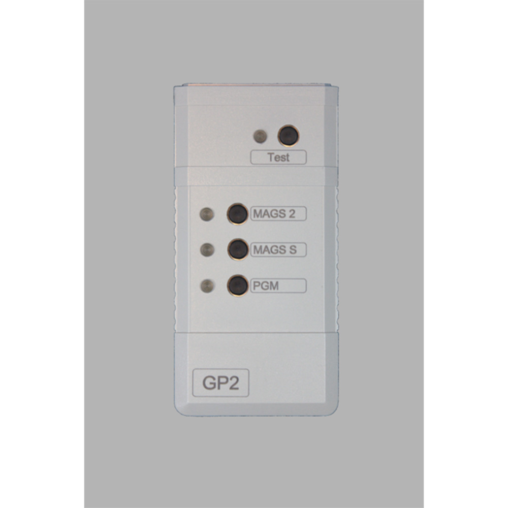 Ein graues Gerät mit der Aufschrift "GP2", das mehrere Knöpfe und Kontrollleuchten mit den Bezeichnungen "Test", "MAGS 2", "MAGS S" und "PGM" aufweist.