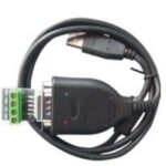 Ein USB-zu-Seriell-Kabel mit einem USB-Stecker am einen Ende und einem mehrfarbigen Klemmenblock am anderen Ende, kombiniert mit einem 9-poligen D-Sub-Anschluss.