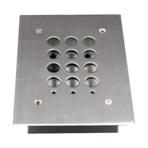 Metallene Abdeckung mit zwölf kreisförmigen Öffnungen in einem 3x4-Muster, montiert auf einer rechteckigen Fläche mit Schrauben an den Ecken.