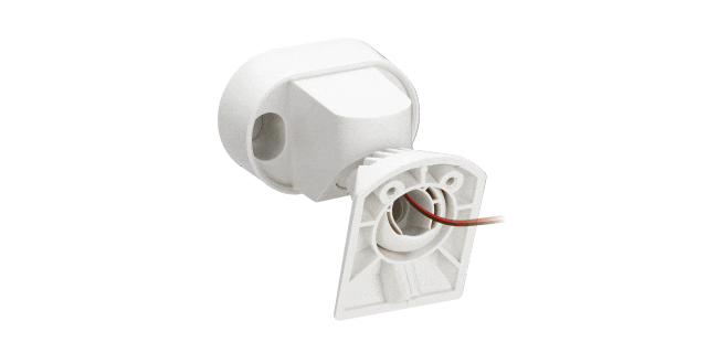 Ein weißer elektrischer Sensor mit Gehäuse und freiliegenden Kabeln auf weißem Hintergrund platziert.