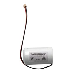 Weiße SAFT Lithium-Batterie LSH20 mit Li-SOCl2 Technologie, 3,6V und 13Ah Kapazität, mit roten und schwarzen Anschlusskabeln.