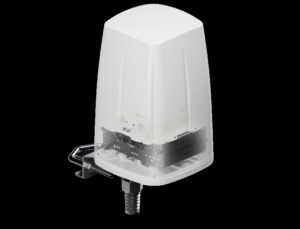 Ein Computermodul mit teilweise transparenter Gehäuseabdeckung, das interne Komponenten wie Steckplätze und elektronische Bauteile zeigt, auf einem Montagerahmen fixiert.