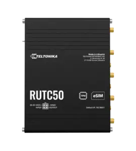 Ein schwarzer industrieller Router von Teltonika mit der Modellnummer RUTC50, ausgestattet mit eSIM und TPM, hergestellt in Litauen.
