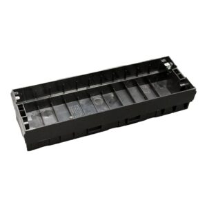 Ein rechteckiges, schwarzes Plastikgehäuse, wahrscheinlich ein Teil einer Verpackung oder Aufbewahrungsbox, mit mehreren abgetrennten Fächern innen.