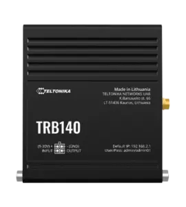 Schwarzes Teltonika TRB140 Gateway mit Beschriftungen zur Modellnummer und Herstelleradresse.