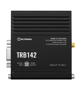 Ein schwarzer Teltonika TRB142 Netzwerkgerät mit Anschlussmöglichkeiten und Standard-IP-Adresse auf der Vorderseite, hergestellt in Litauen.