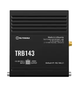 Ein TRB143-Gerät von Teltonika, hergestellt in Litauen, mit Anschlüssen und Standard-IP-Informationen abgebildet.