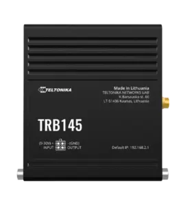 Schwarzes TRB145-Gerät von Teltonika mit Beschriftungen über Stromanschlüsse und einer Adresse in Litauen.