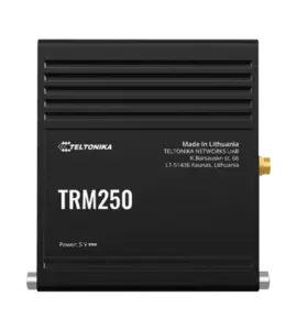 Ein schwarzes Gerät des Typs TRM250 von Teltonika Networks, hergestellt in Litauen, mit Anschlüssen auf beiden Seiten und der Aufschrift "Power: 5 V" auf der Vorderseite.