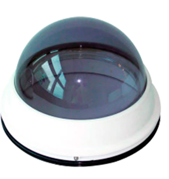 Eine runde Kuppelüberwachungskamera mit einem transparenten, dunkel getönten Gehäuse auf einem weißen Sockel.