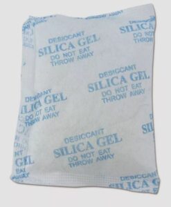 Eine Silica-Gel-Packung mit der Aufschrift: "DESICCANT SILICA GEL DO NOT EAT THROW AWAY."