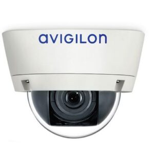 Kuppelüberwachungskamera mit dem Markennamen 'Avigilon' auf der weißen Gehäuseabdeckung.