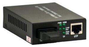 Ein schwarzer Medienkonverter mit einer Ethernet- und einer Glasfaseranschlussbuchse, grünen Status-LEDs und Aufschrift auf der Oberseite.
