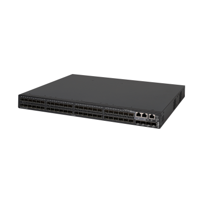 Ein schwarzer Netzwerk-Switch in einem kompakten, rechteckigen Gehäuse mit zahlreichen Ethernet-Ports auf der Frontseite.