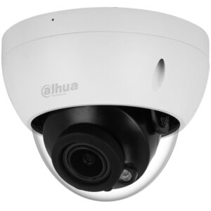 Eine weiße Dome-Überwachungskamera mit der Aufschrift "Dahua Technology" auf dem Gehäuse, das eine schwarze Linse enthält.