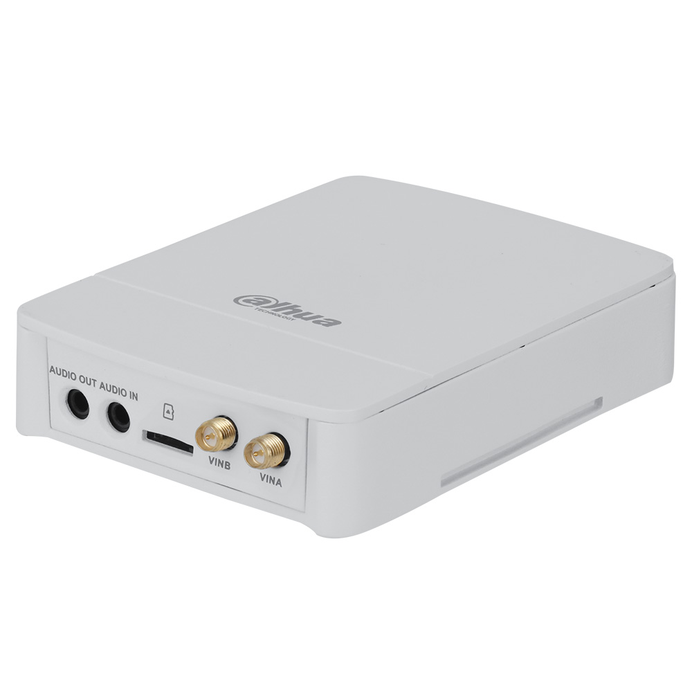 Ein weißes elektronisches Gerät mit Audio-Ein- und Ausgängen sowie zwei Koaxialanschlüssen auf der Vorderseite, schräg fotografiert.