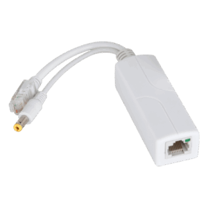 Ein Injektor für Power over Ethernet (PoE) mit einem weißen Gehäuse und zwei Kabeln: eines mit einem Ethernet-Stecker und das andere mit einem Gleichstromstecker.
