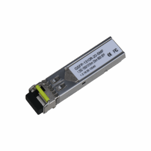 Ein SFP-Transceiver-Modul mit Beschriftung GSP-1310R-20-SMF, ausgelegt für Glasfaserkonnektivität, in silbernem Gehäuse mit schwarzer und gelber Anschlussseite.