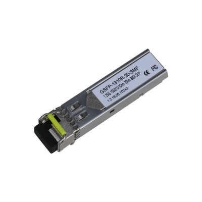 Ein SFP-Transceiver-Modul mit Beschriftung GSP-1310R-20-SMF, ausgelegt für Glasfaserkonnektivität, in silbernem Gehäuse mit schwarzer und gelber Anschlussseite.