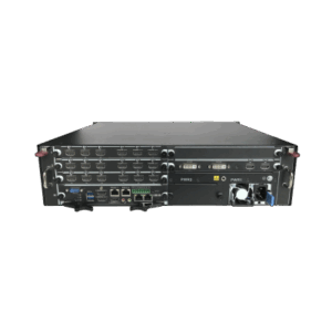 Ein schwarzes, rechteckiges Server- oder Netzwerkrackgerät mit zahlreichen Anschlüssen und Ports an der Vorderseite.