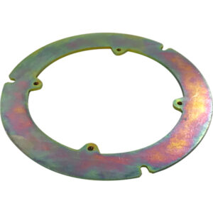 Ein flacher, runder Metallring mit irisierenden Farben und mehreren Einkerbungen am äußeren Rand.