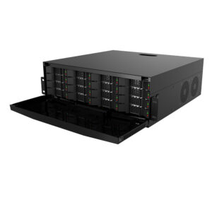 Ein schwarzer Server mit mehreren Laufwerksschächten und einer geöffneten Frontabdeckung, erkennbar an der Reihenanordnung von Festplatteneinschüben und Lüfteröffnungen seitlich.