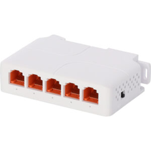 Ein weißer Ethernet-Switch mit fünf orangefarbenen RJ-45-Anschlüssen und einem schwarzen Schalter an der Seite.
